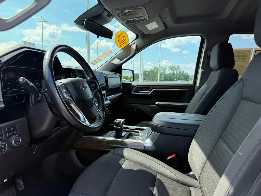 Used 2024 White Chevrolet LT Trail Boss image 4