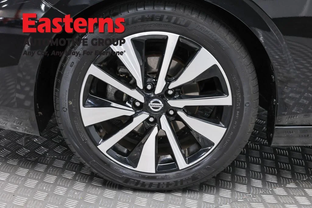 Used 2023 Black Nissan SV image 32