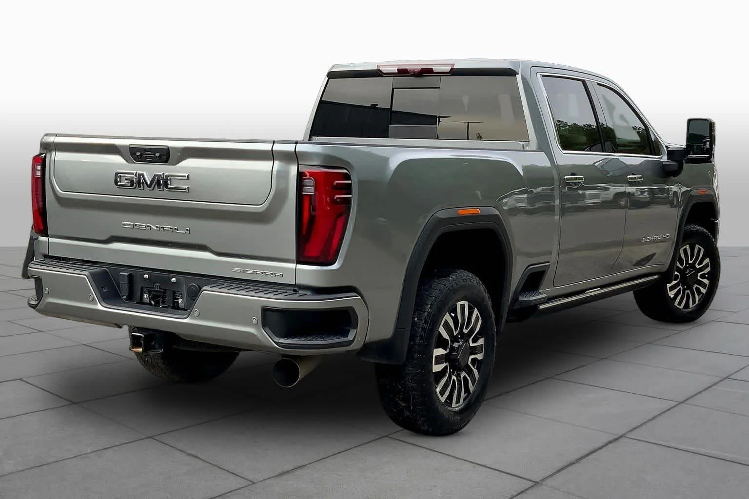 Used 2024 Sterling Metallic GMC Denali Ultimate image 19