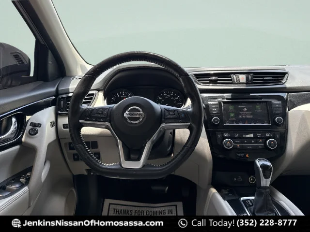 Used 2021 Silver Nissan SL image 23