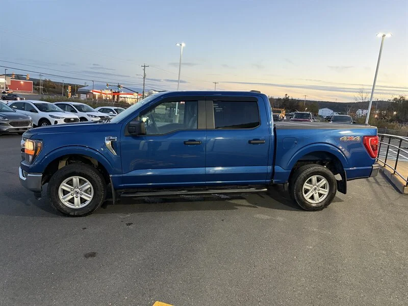 Used 2023 Blue Ford XLT image 3