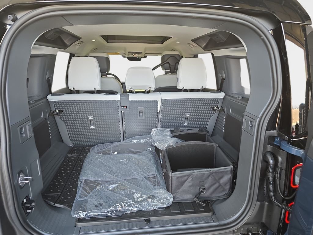New 2026 Tasman Blue LAND ROVER X-Dynamic SE image 10