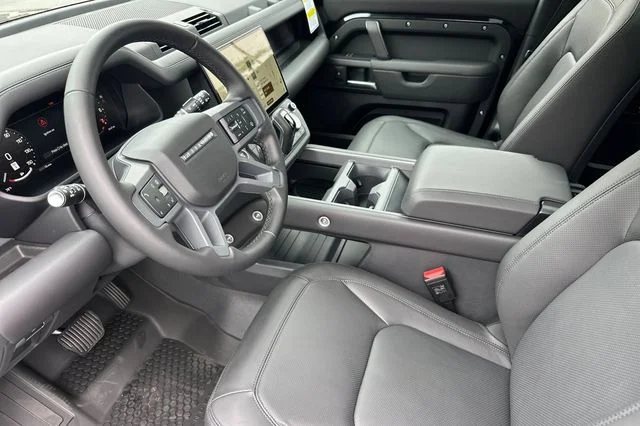 New 2026 Santorini Black Land Rover X-Dynamic SE image 9