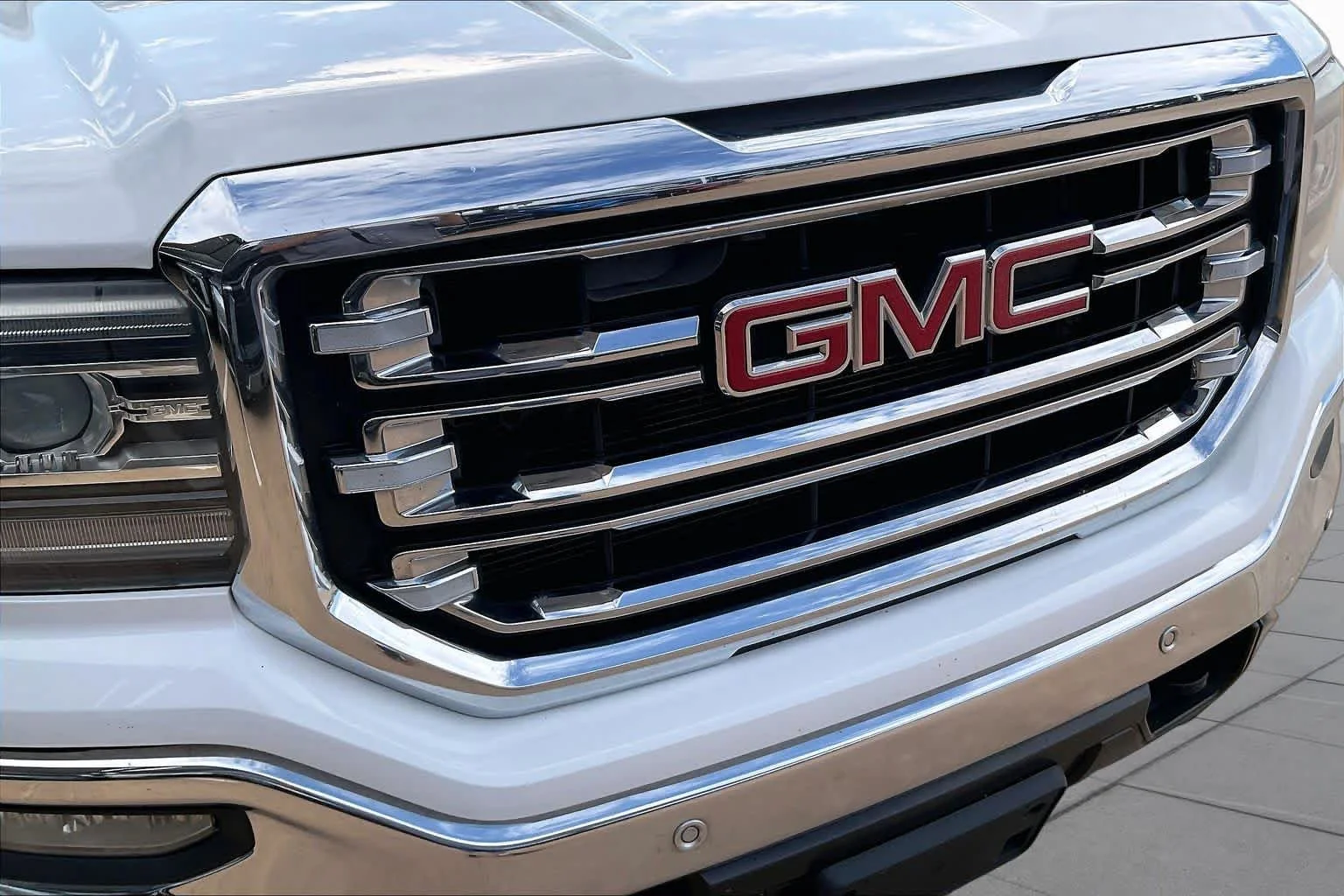 Used 2016 Summit White GMC SLT image 26