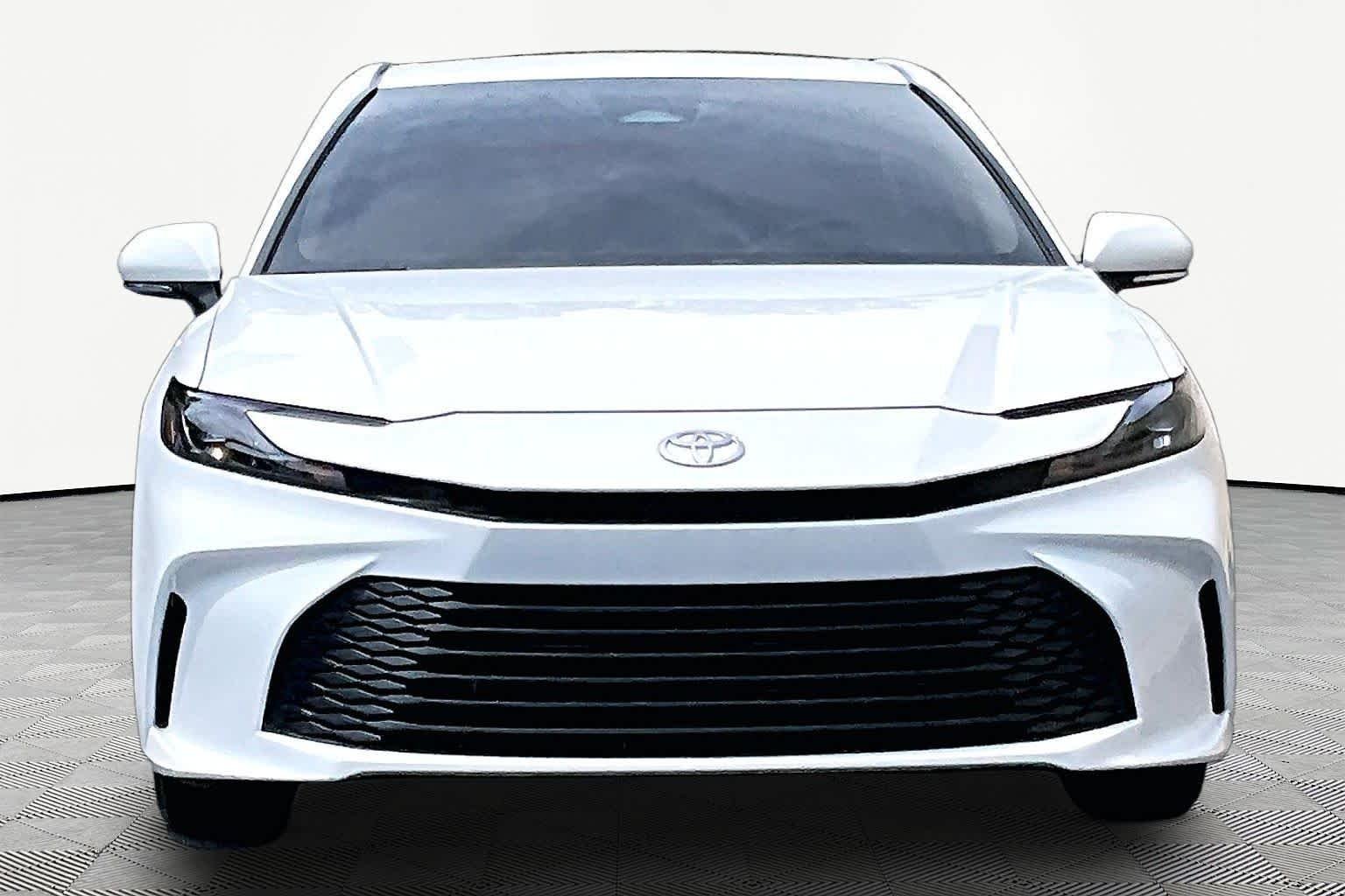 Used 2025 Ice Cap Toyota LE image 4