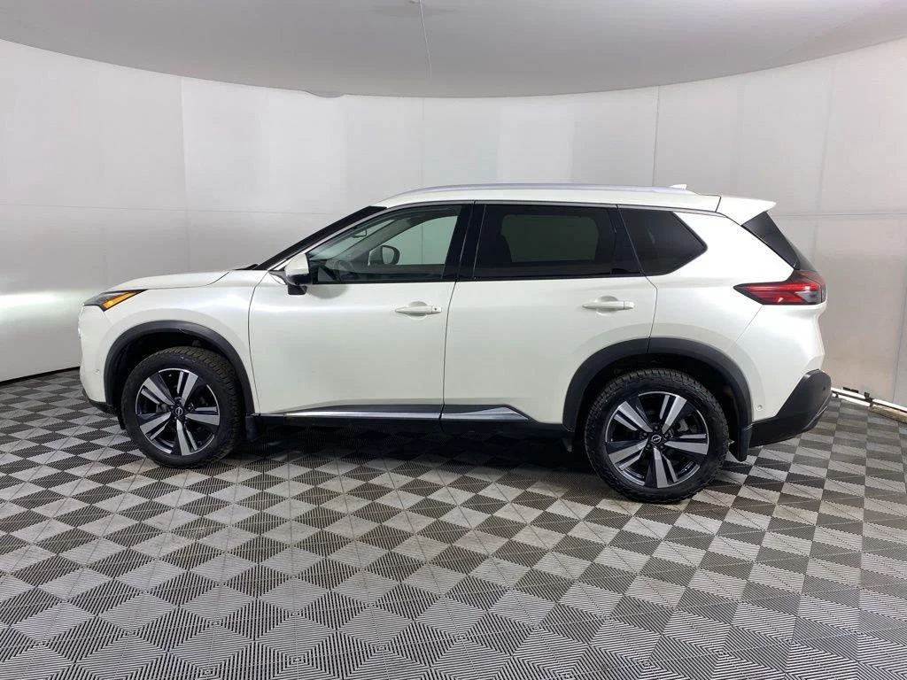 Used 2023 Pearl White Tricoat Nissan SL image 4