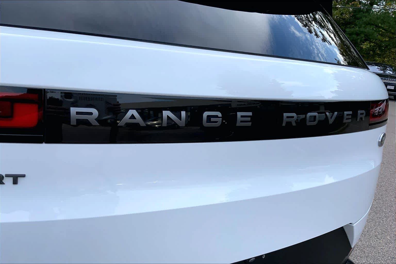 Used 2023 Fuji White Land Rover SE image 31