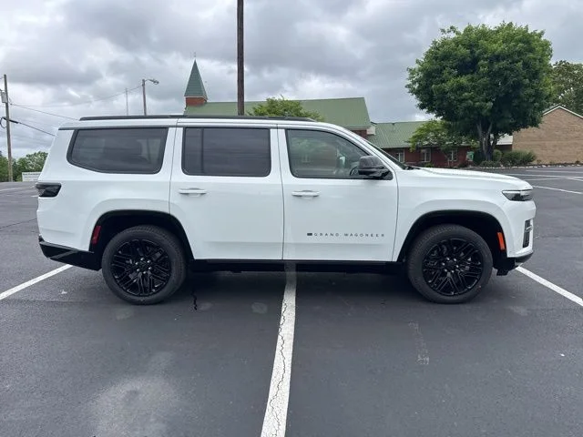 New 2026 Bright White Clear-Coat Exterior Paint Jeep Limited Reserve image 8