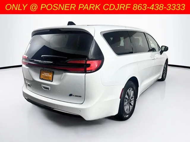 Used 2023 White Chrysler Touring L image 7