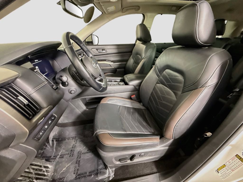 Used 2022 White Nissan Platinum image 20