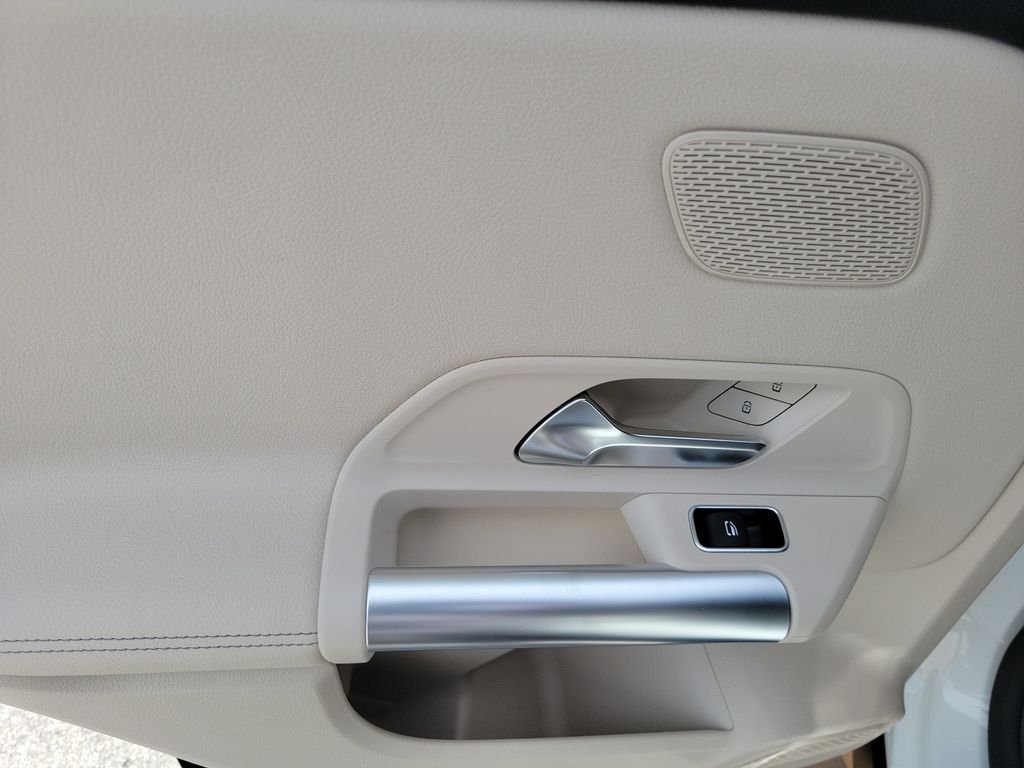 New 2026 Polar White Mercedes-Benz GLA 250 image 17