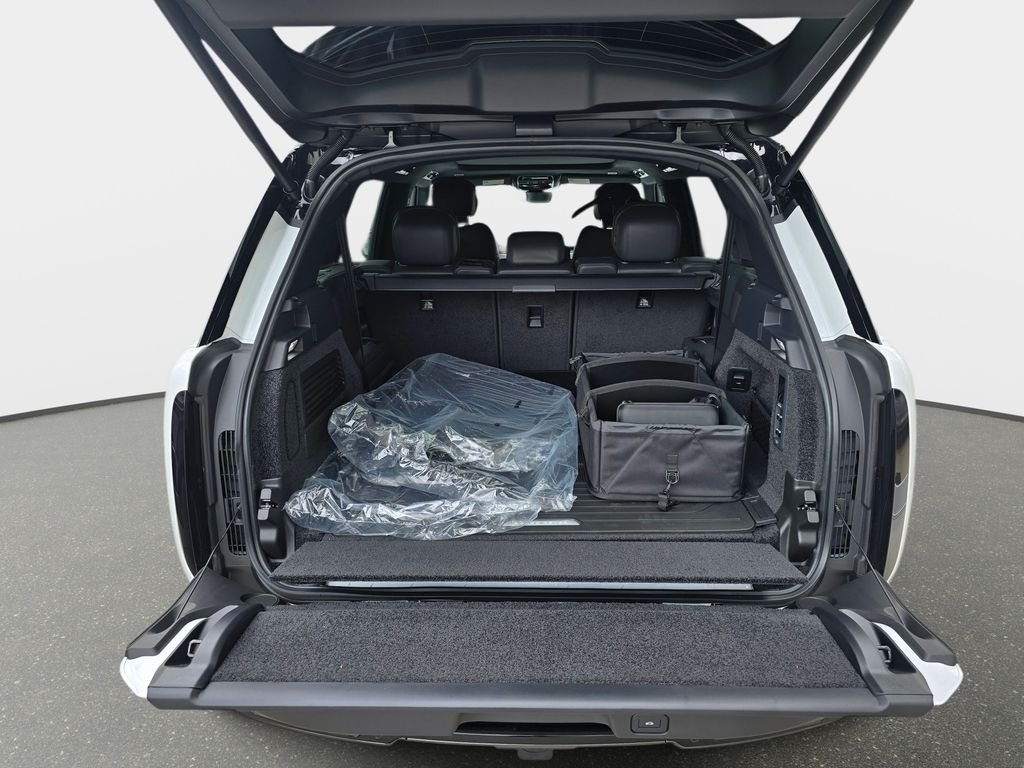 New 2026 Fuji White LAND ROVER SE LWB 7-Seats / V8 image 11