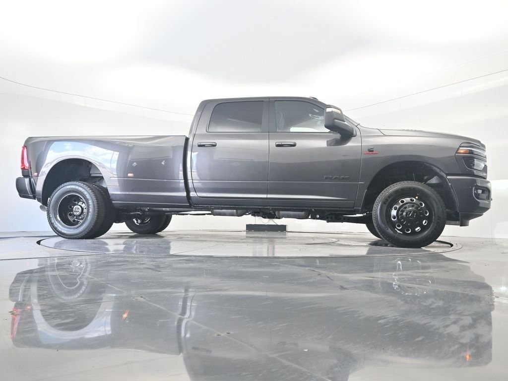 New 2026 Granite Crystal Metallic Clear-Coat Exterior Paint RAM Laramie image 38