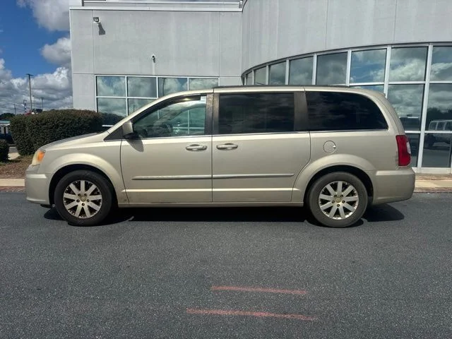 Used 2013 Beige Chrysler Touring image 11