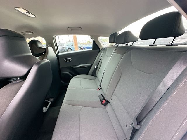 New 2026 Snow White Pearl Kia LXS image 23