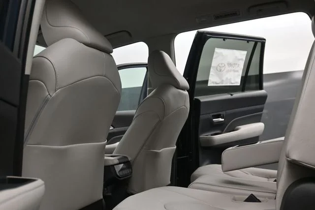 2026 Toyota Grand Highlander XLE - Photo 12