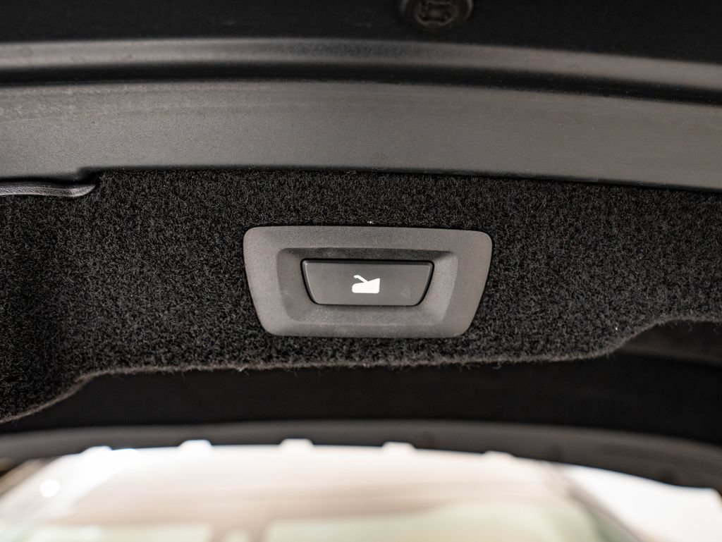 Used 2024 Black Lucid Touring image 19