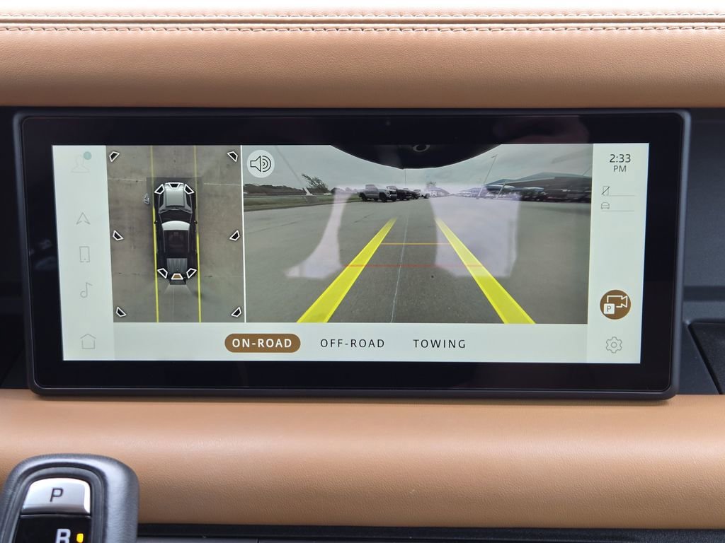 Used 2024 White Land Rover X-Dynamic SE image 13