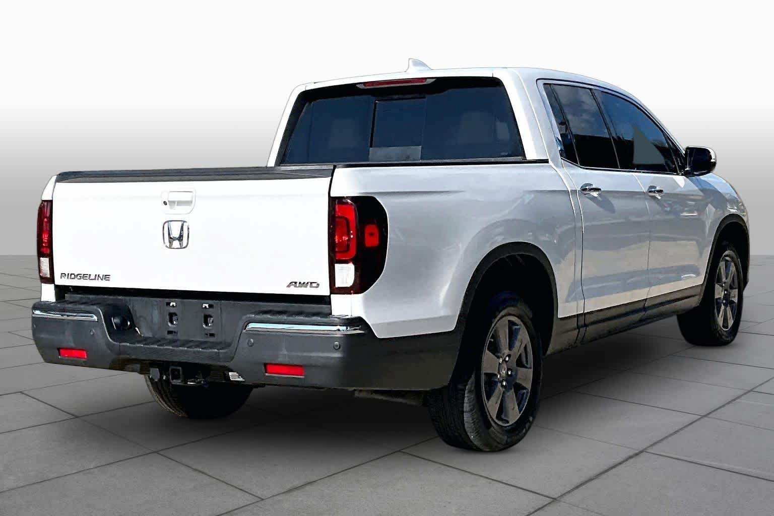 Certified Used 2020 Platinum White Pearl Honda RTL-E image 13