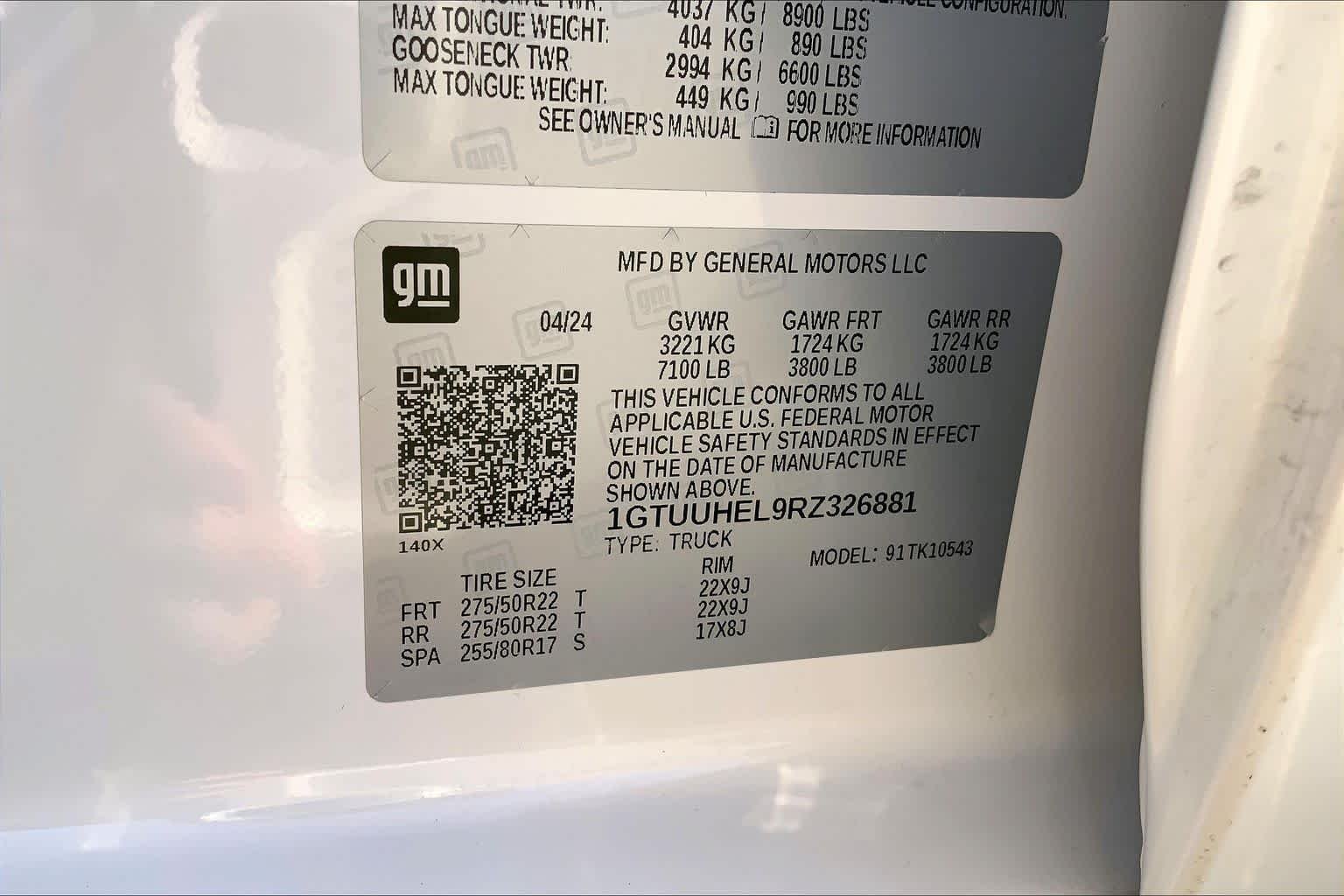 Used 2024 White Frost Tricoat GMC Denali Ultimate image 37