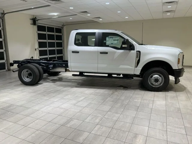 New 2026 Oxford White Ford F-350® XL image 6