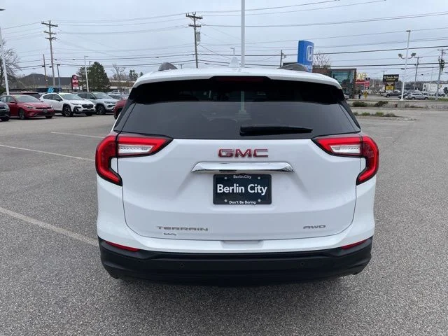 Used 2022 Summit White GMC SLE image 6