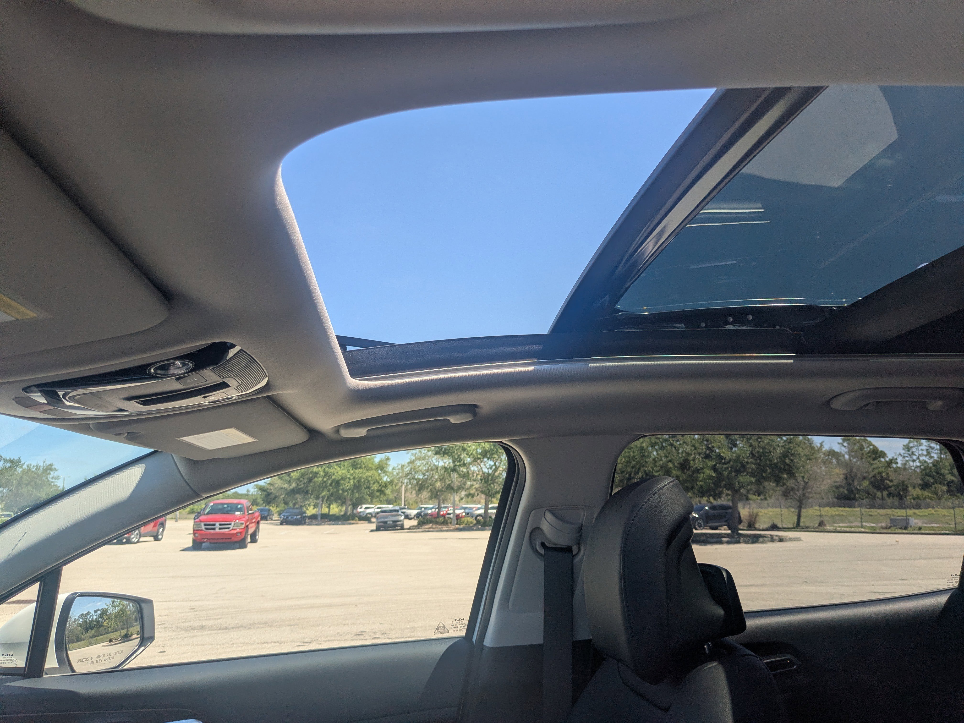 New 2026 Snow White Pearl Kia EX image 25