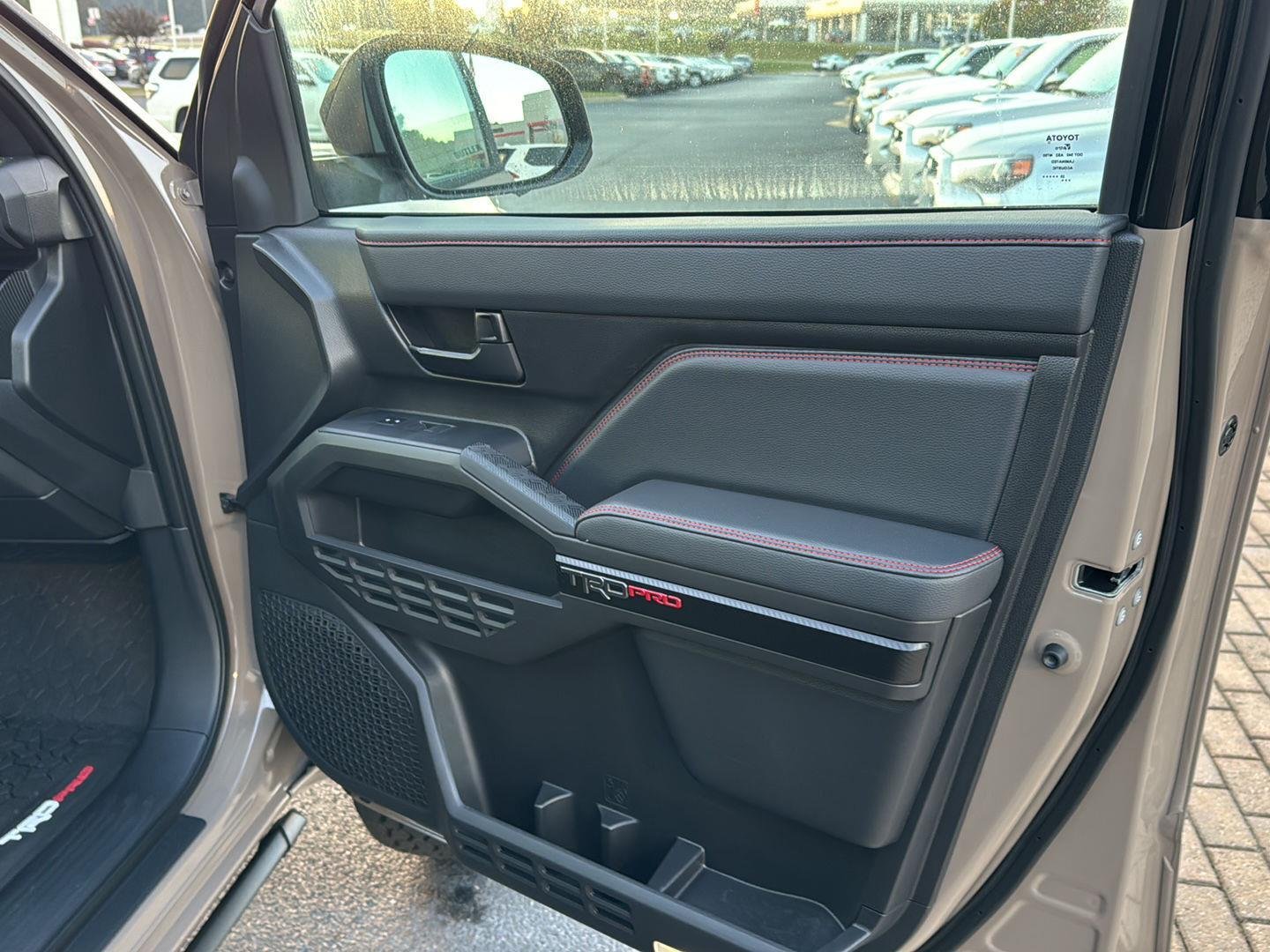 2025 Toyota Tacoma TRD Pro - Photo 12