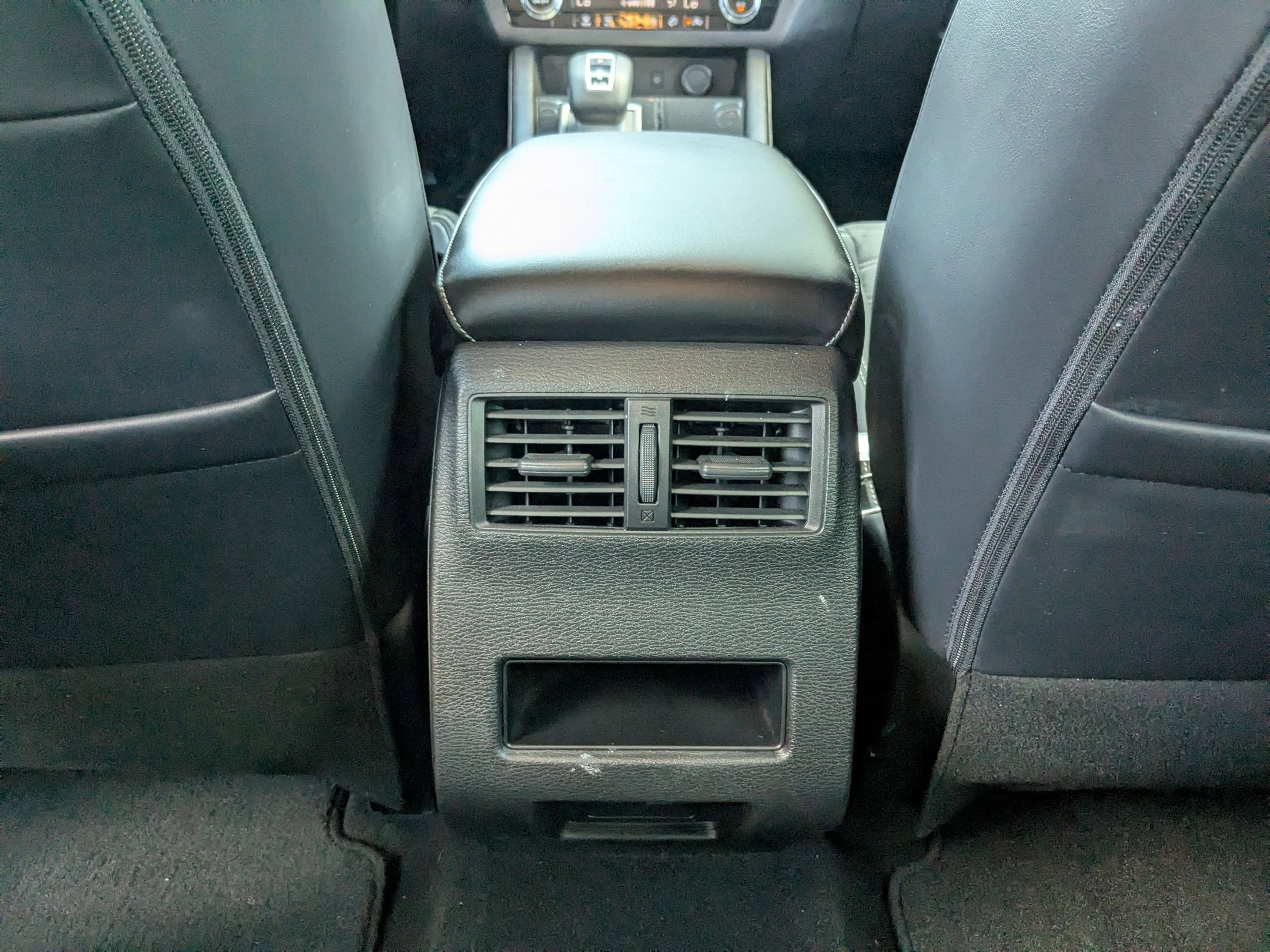 Used 2022 Silver Mitsubishi SE image 23