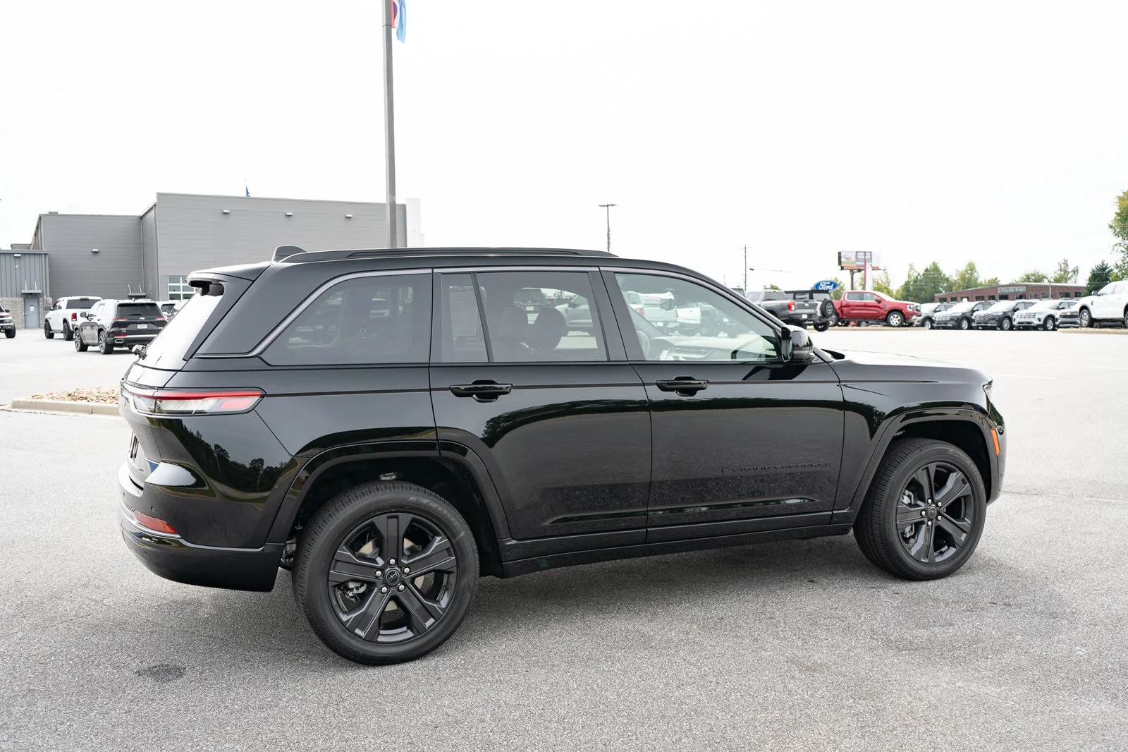 New 2027 High-Gloss Black Paint Jeep Limited Reserve image 10