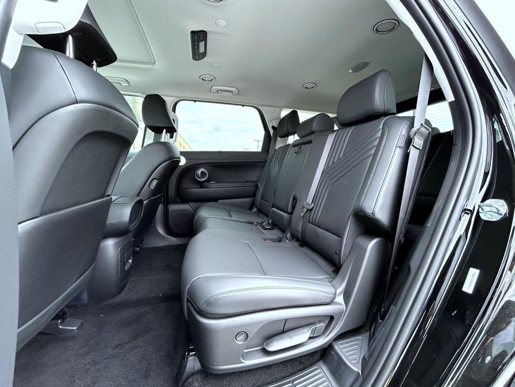 New 2026 Black Hyundai SEL Premium 8P image 21