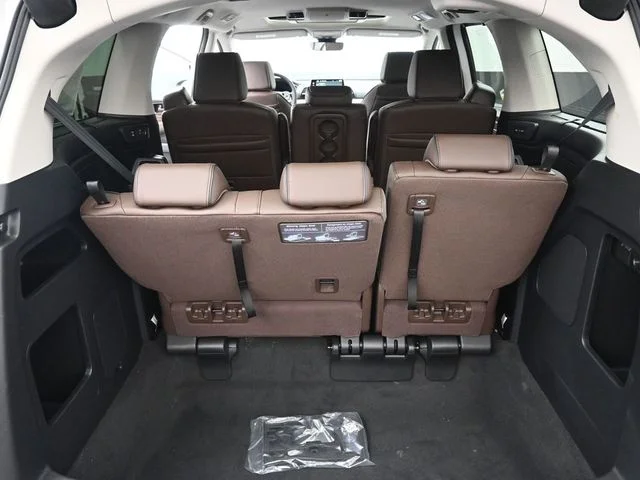 Used 2025 Platinum White Pearl Honda Touring image 40