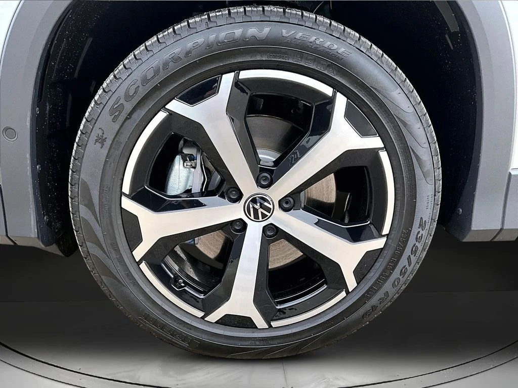 New 2026 Silver Volkswagen 2.0T SE image 12