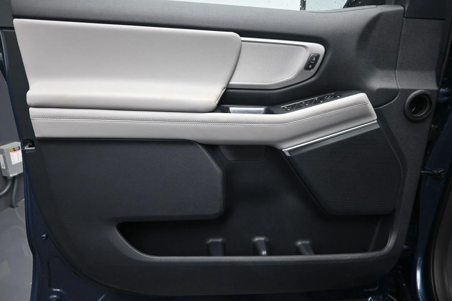 New 2027 Nocturnal Blue Metallic Ford MAX Active image 22