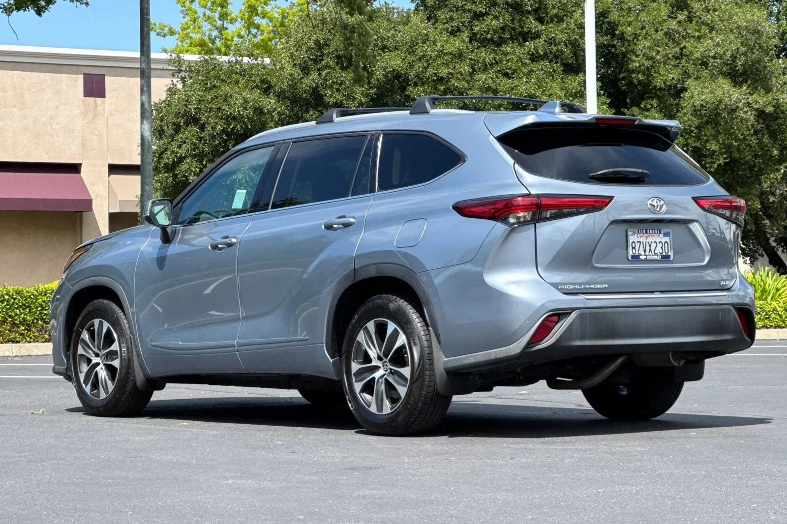 Used 2022 Moon Dust Toyota XLE image 5