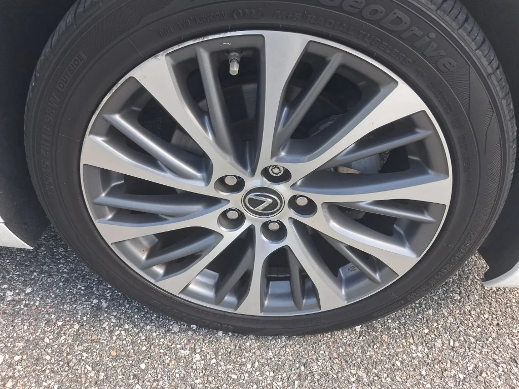 Used 2021 White Lexus 350 image 16