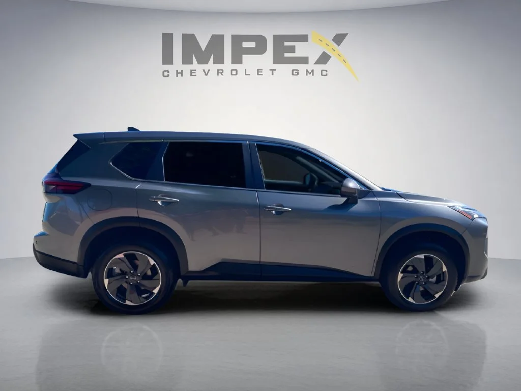 Used 2024 Gray Nissan SV image 6
