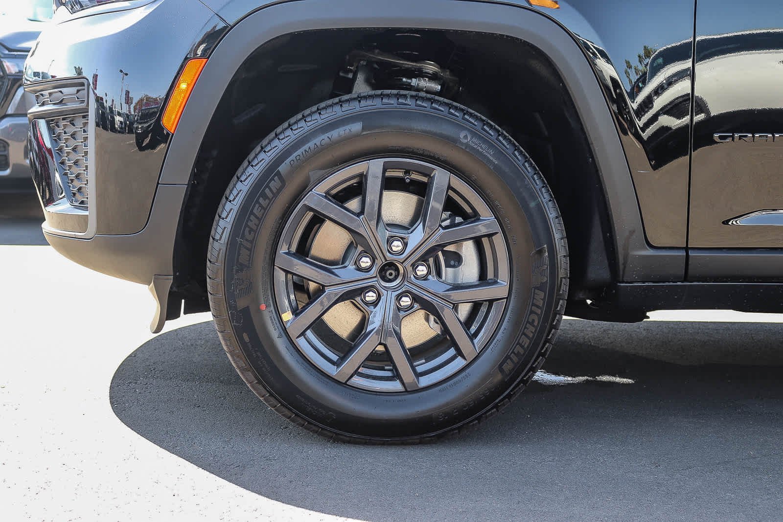 New 2027 High-Gloss Black Paint Jeep Laredo Altitude image 10