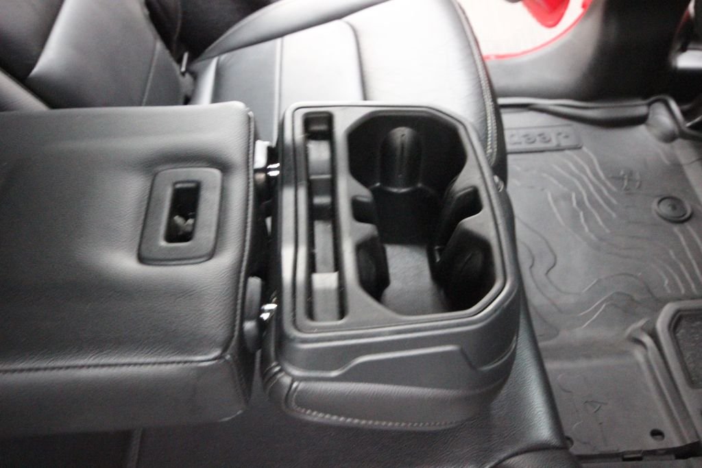 Used 2019 Red Jeep Unlimited Sahara image 27