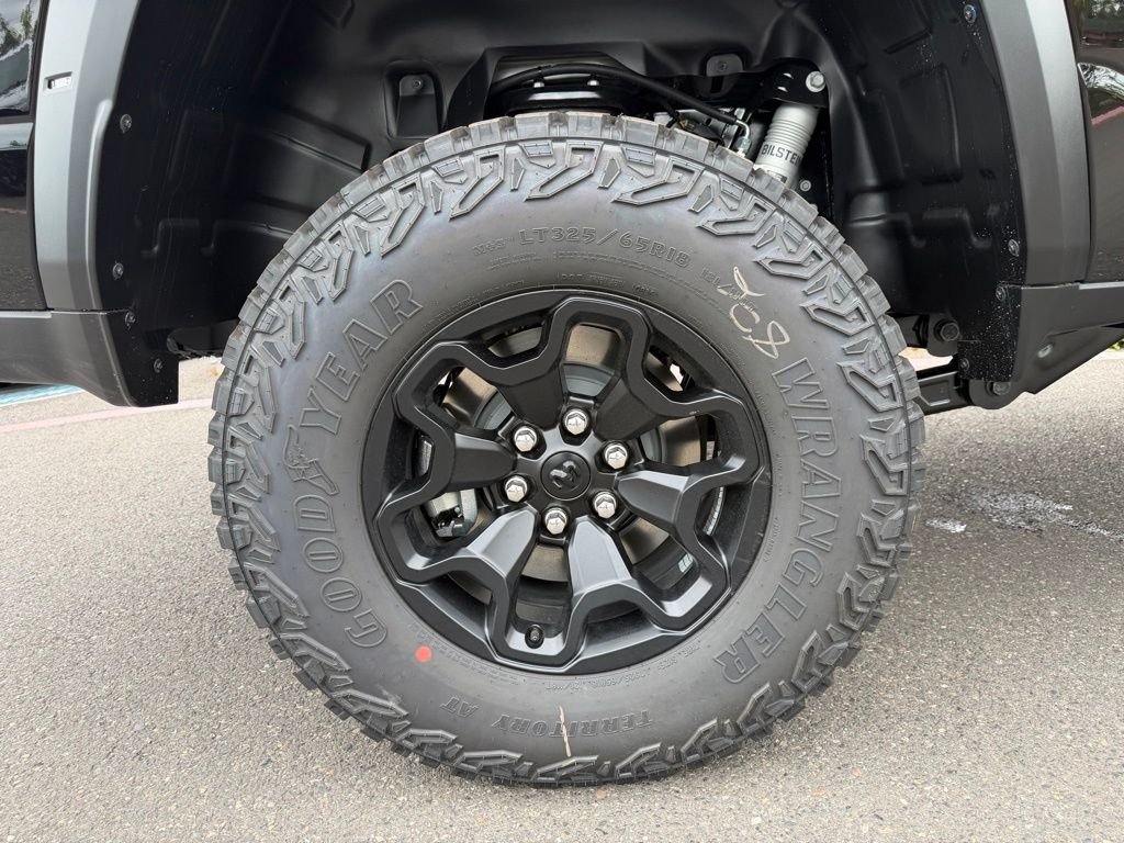New 2026 Diamond Black Crystal Pearl-Coat Exterior Paint RAM RHO image 9