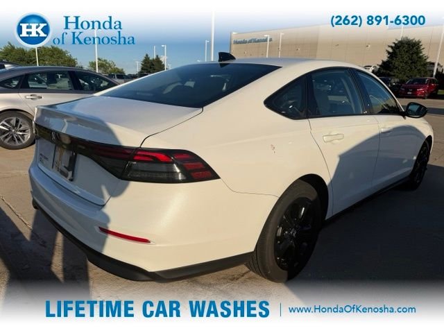 Certified Used 2025 Platinum White Pearl Honda SE image 2