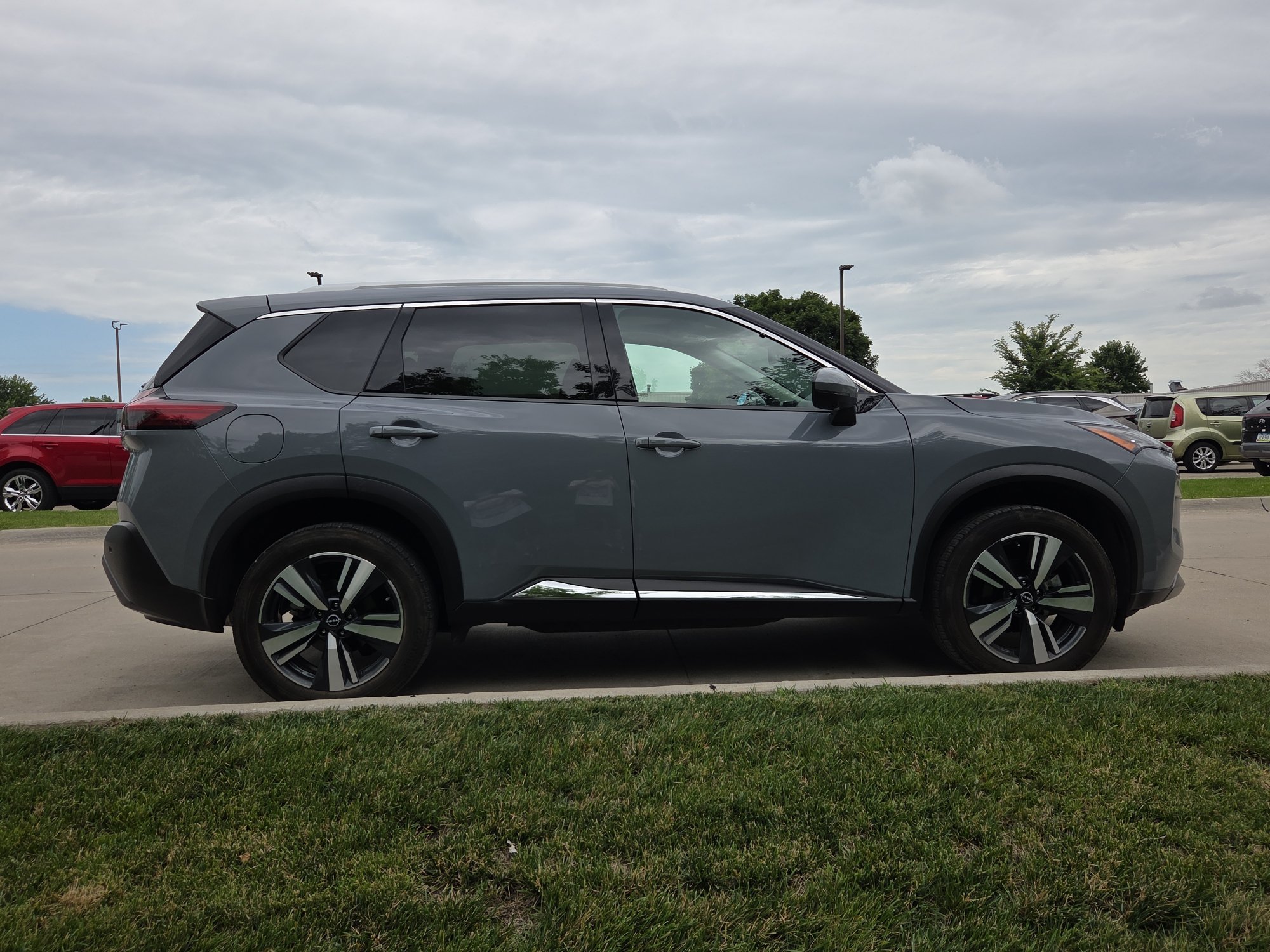 Used 2023 Boulder Gray Pearl Nissan SL image 6