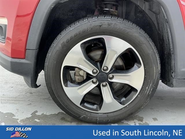 Used 2018 Redline Pearlcoat Jeep Latitude image 17
