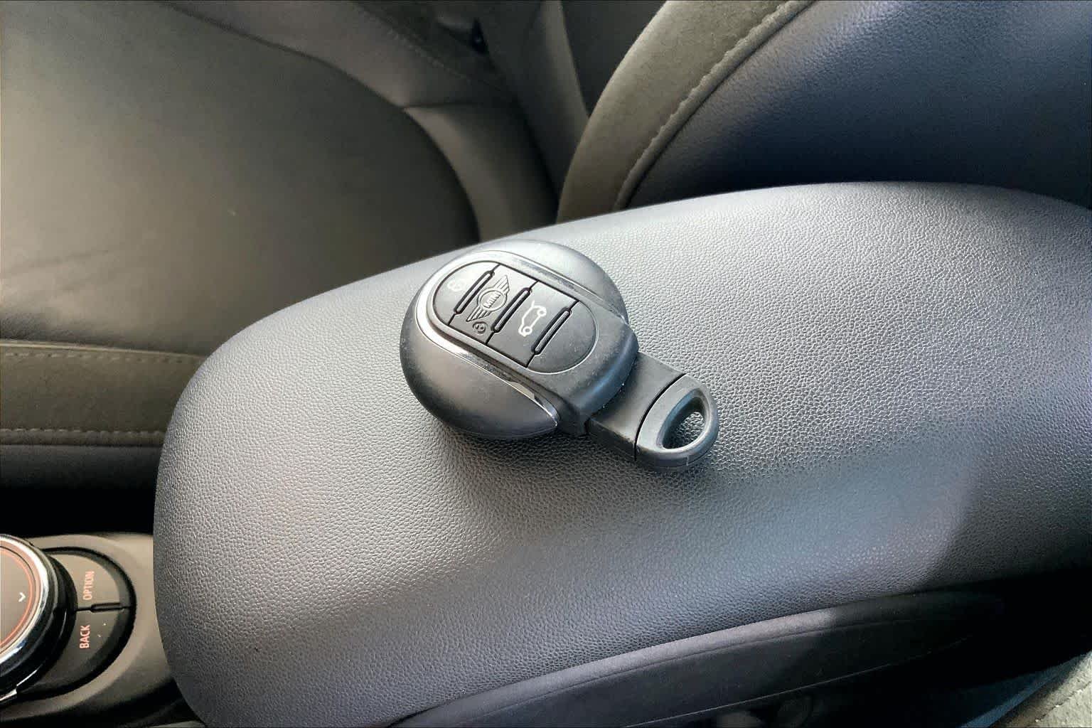 Used 2019 Pepper White MINI Cooper S image 15