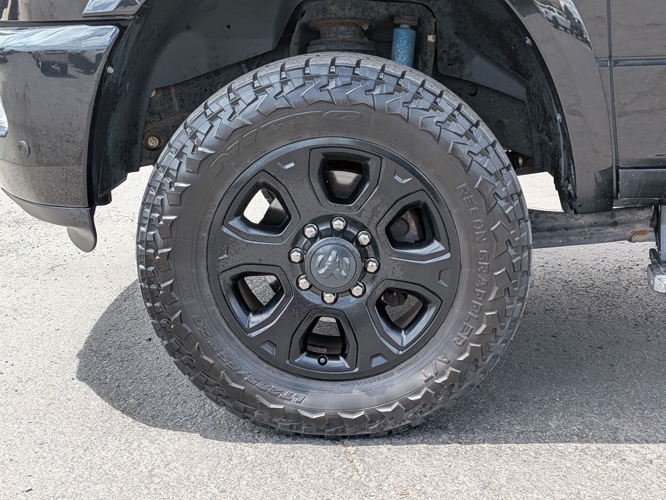 Used 2018 Brilliant Black Crystal Pearlcoat Ram Laramie image 11