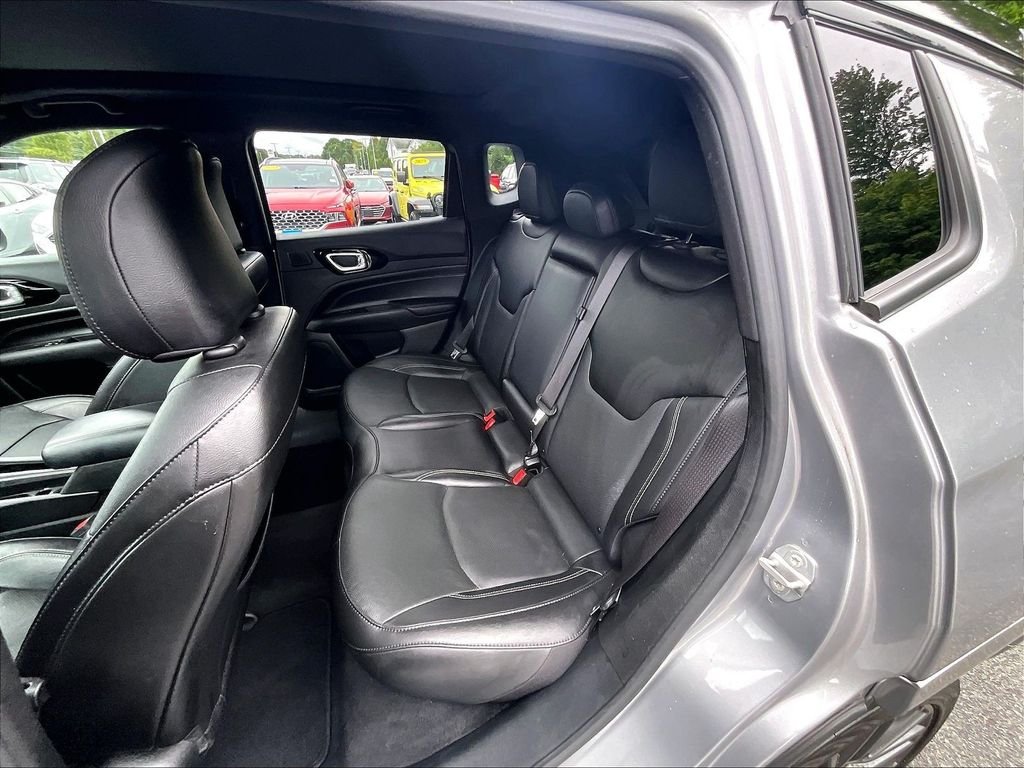 Used 2023 Silver Jeep Limited image 15