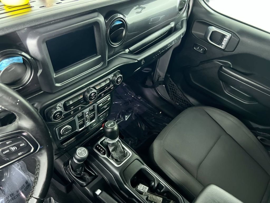 Used 2020 Silver Jeep Unlimited Sport Altitude image 23