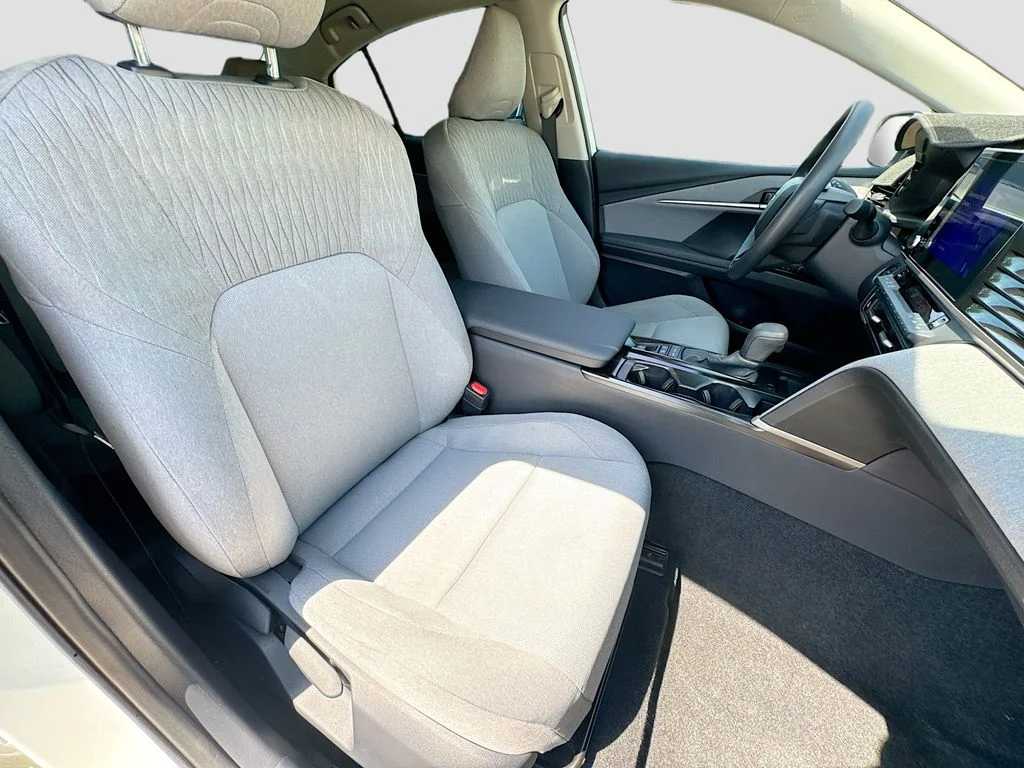Used 2025 White Toyota LE image 34