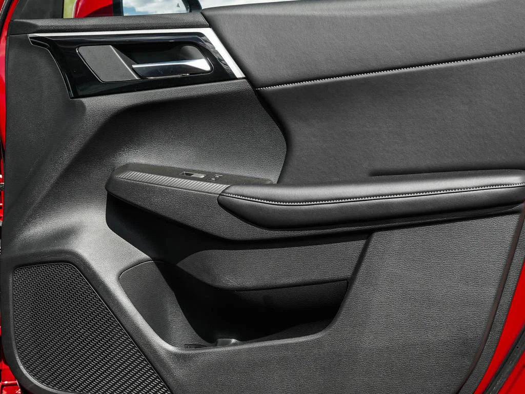 2025 Mitsubishi Outlander Plug-in Hybrid SE - Photo 10