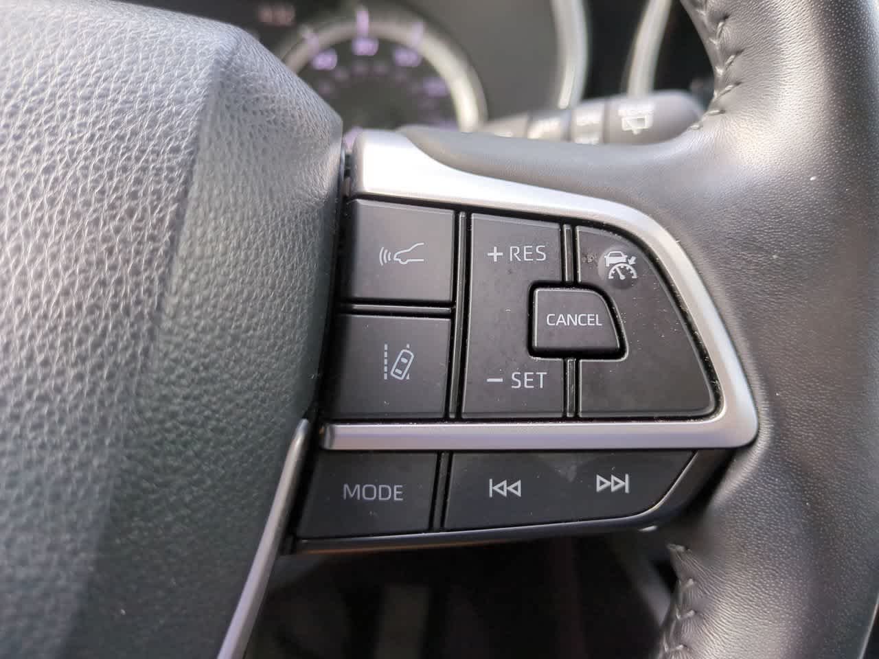 Used 2023 Wind Chill Pearl Toyota XLE image 26